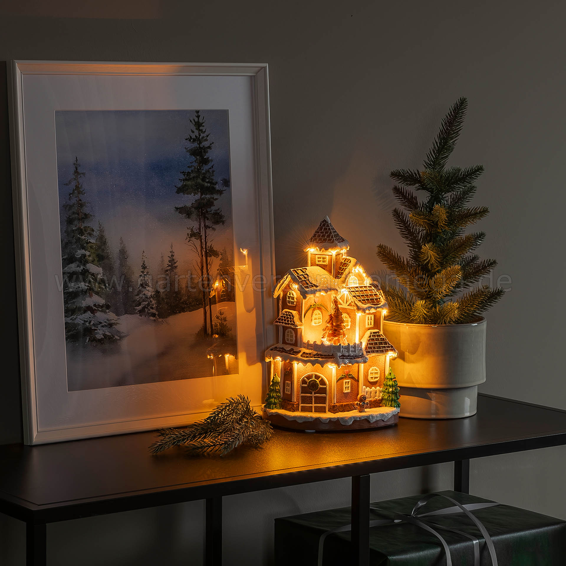 LED-Fiberoptikhaus Lebkuchenhaus mit rotierendem Weihnachtsbaum - Gestaltungsidee