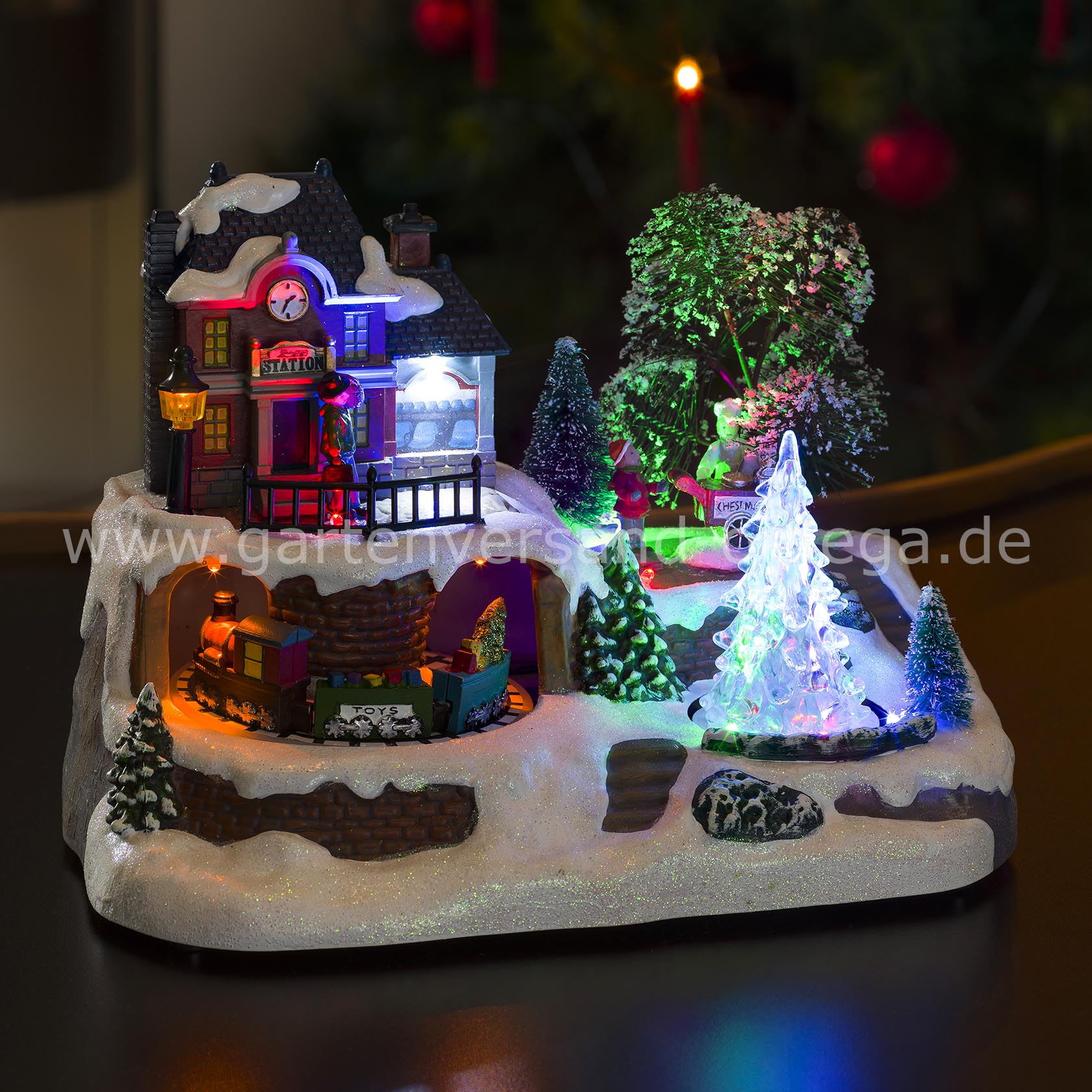 LED Szenerie Bahnhof mit Kristallweihnachtsbaum im Einsatz