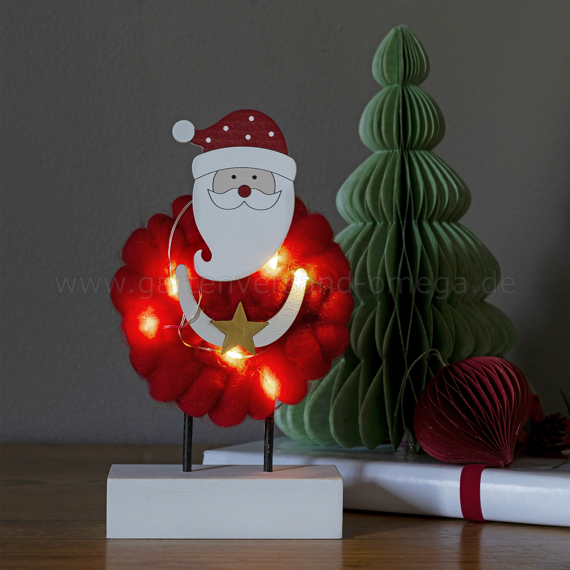 Gestaltungsidee LED-Holzdekoration Weihnachtsmann mit Baumwolle