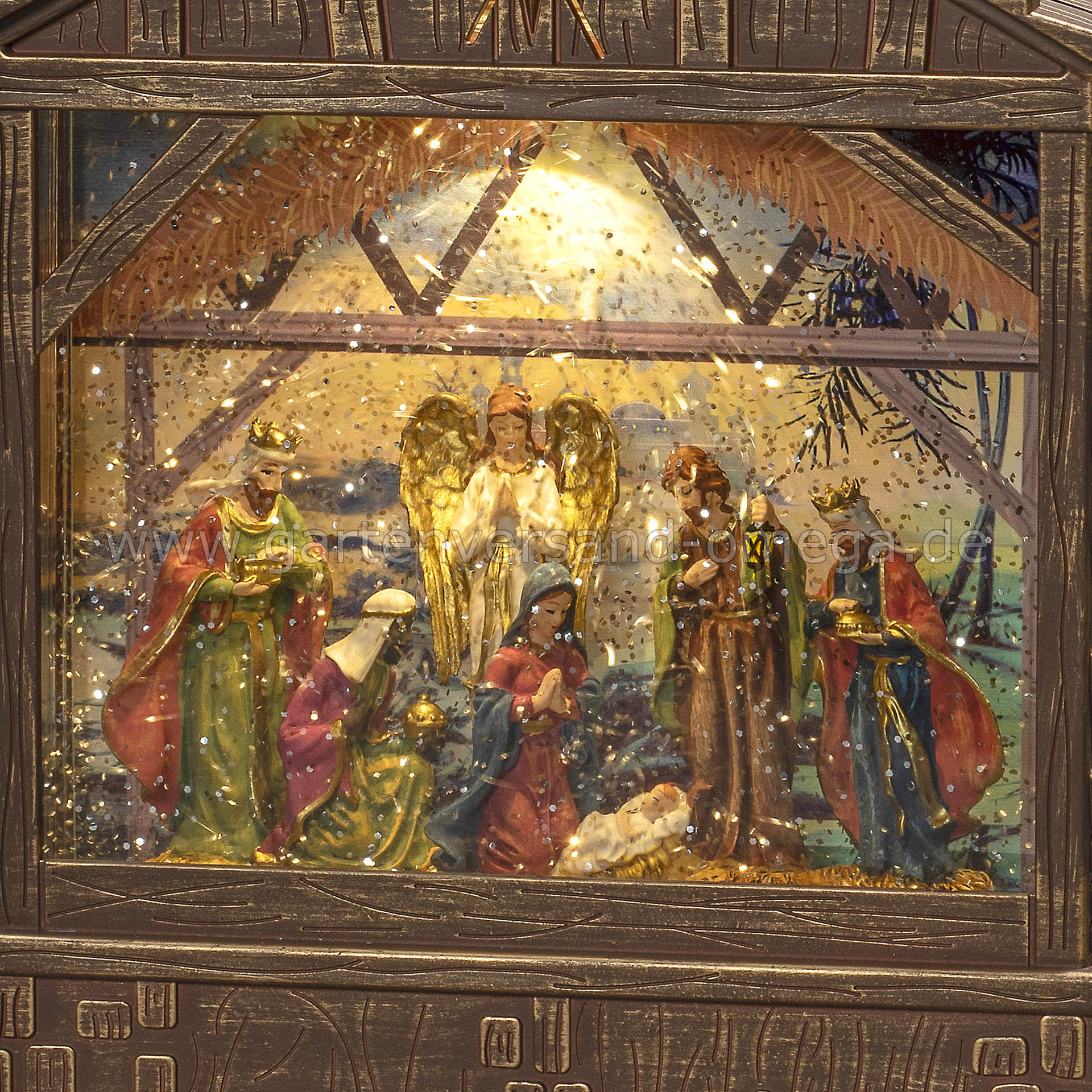 Motiv im Detail von wassergefüllter LED-Dekoration Krippe mit Geburt Jesus