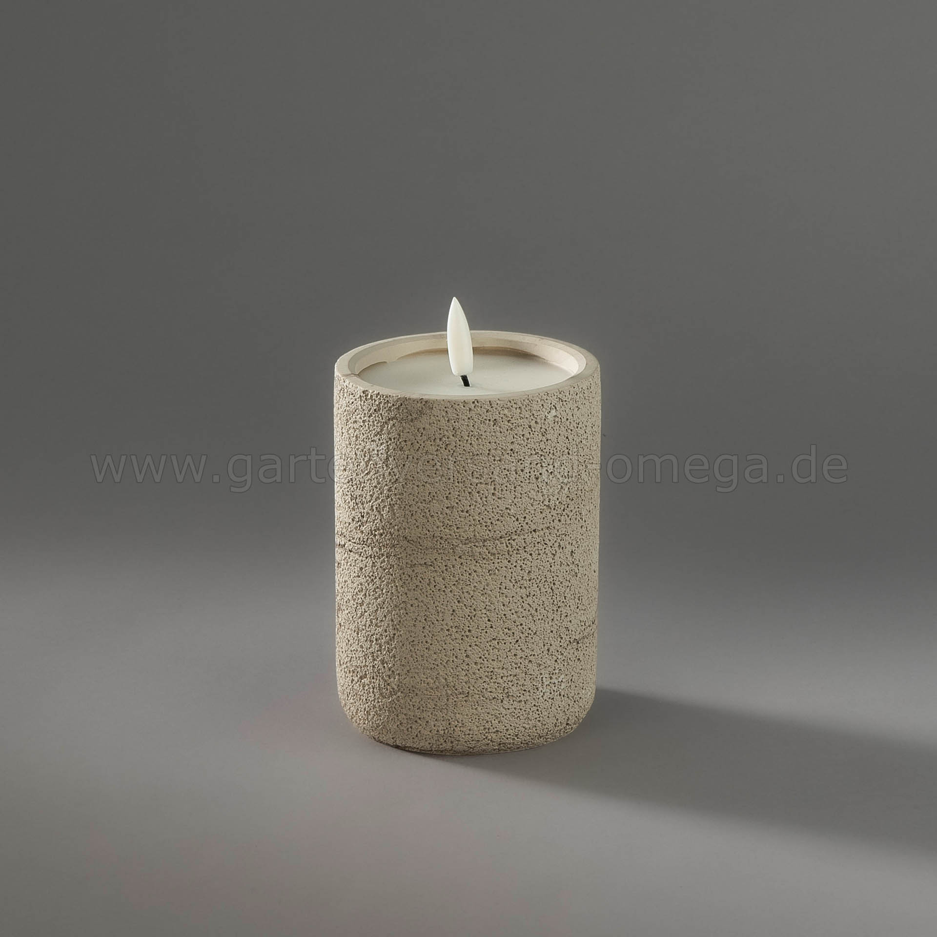 LED Kerze Betonoptik Beige mit Timer 12,3cm in ausgeschaltetem Zustand